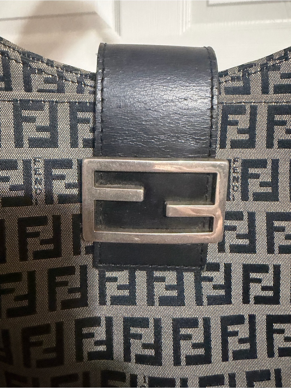 Shoulder bag with blue monograms - Picture 4 of 8